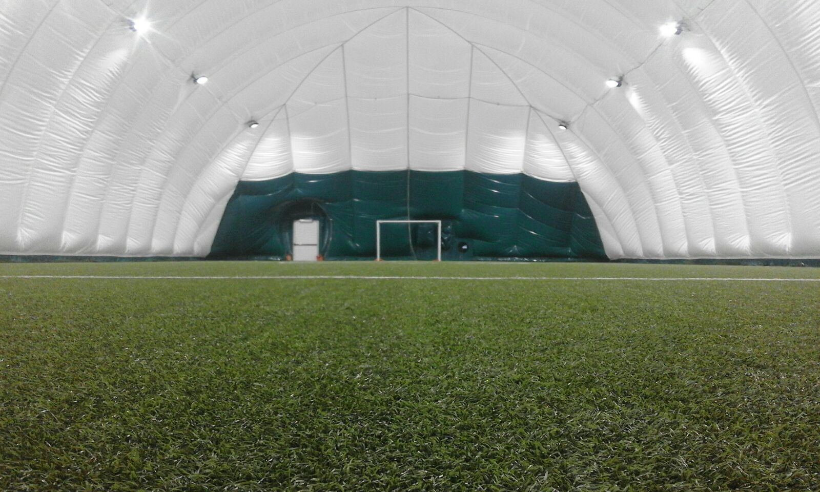 Proiettori a LED su campo di CALCIO A 5 -Villa Bonelli Langhirano